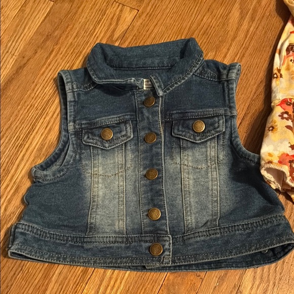 Kids Floral and Coral Tops with Denim Vest and 2 Pants - Picture 5 of 10